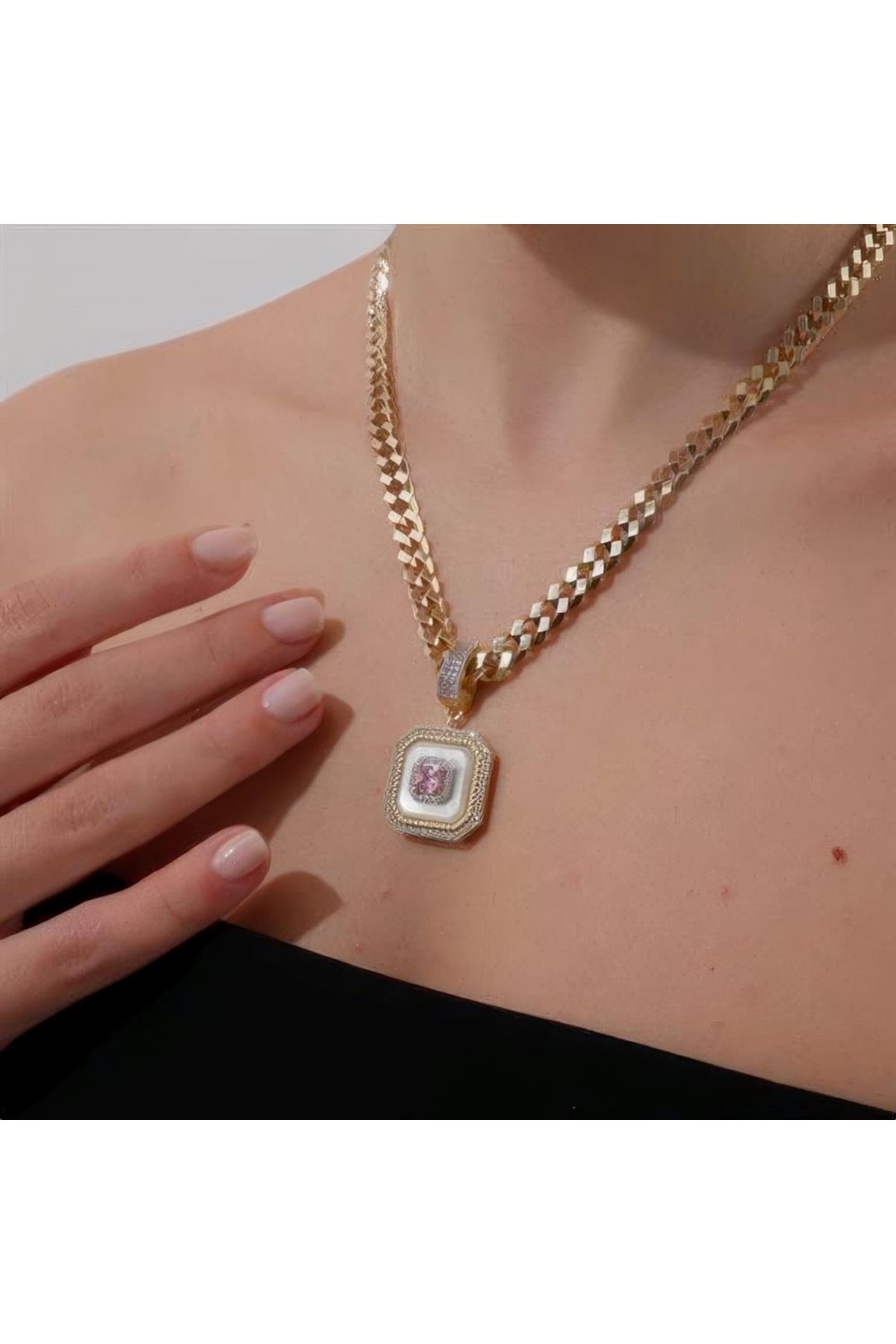 Mineli Tektaş Charm