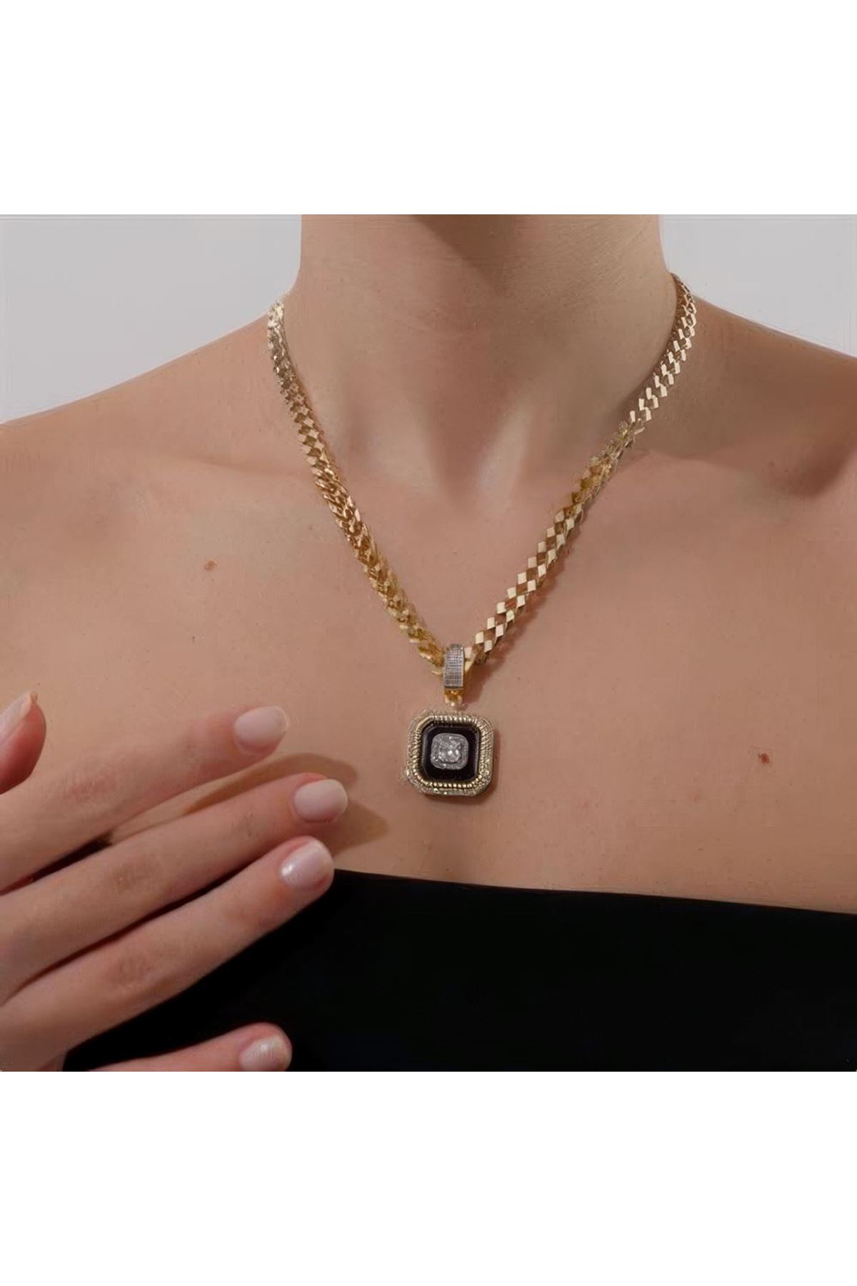 Mineli Tektaş Charm