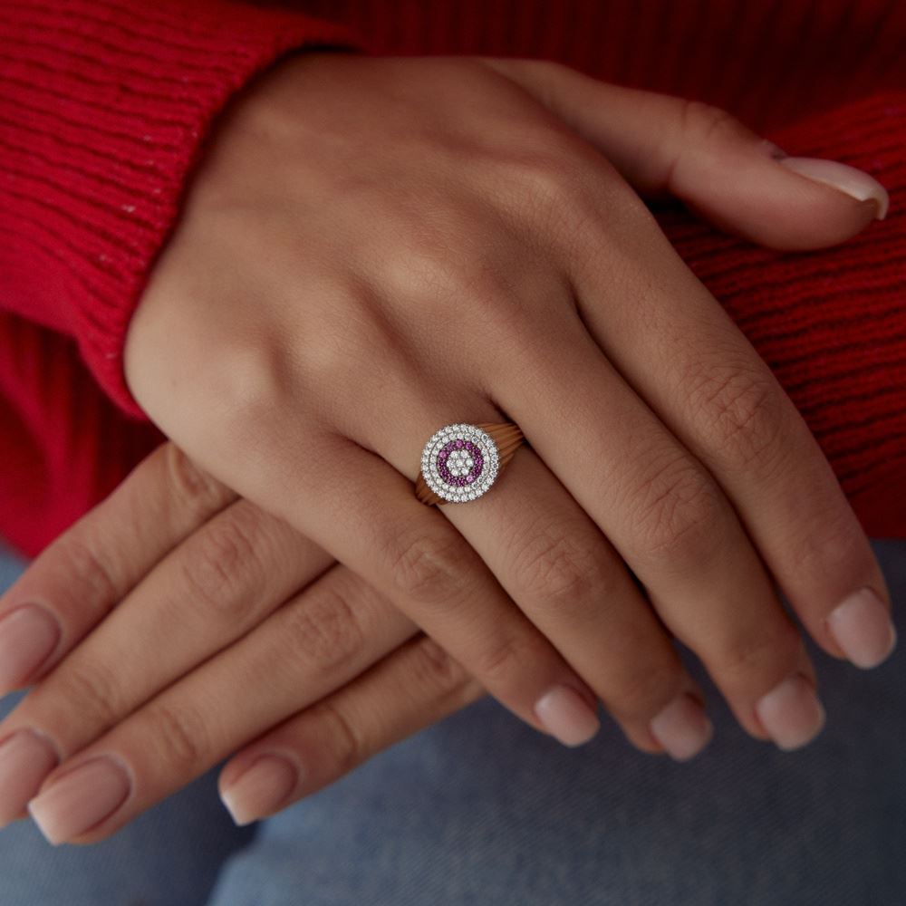 Oval Çizgi Tasarım Pembe Beyaz Taşlı Yüzük